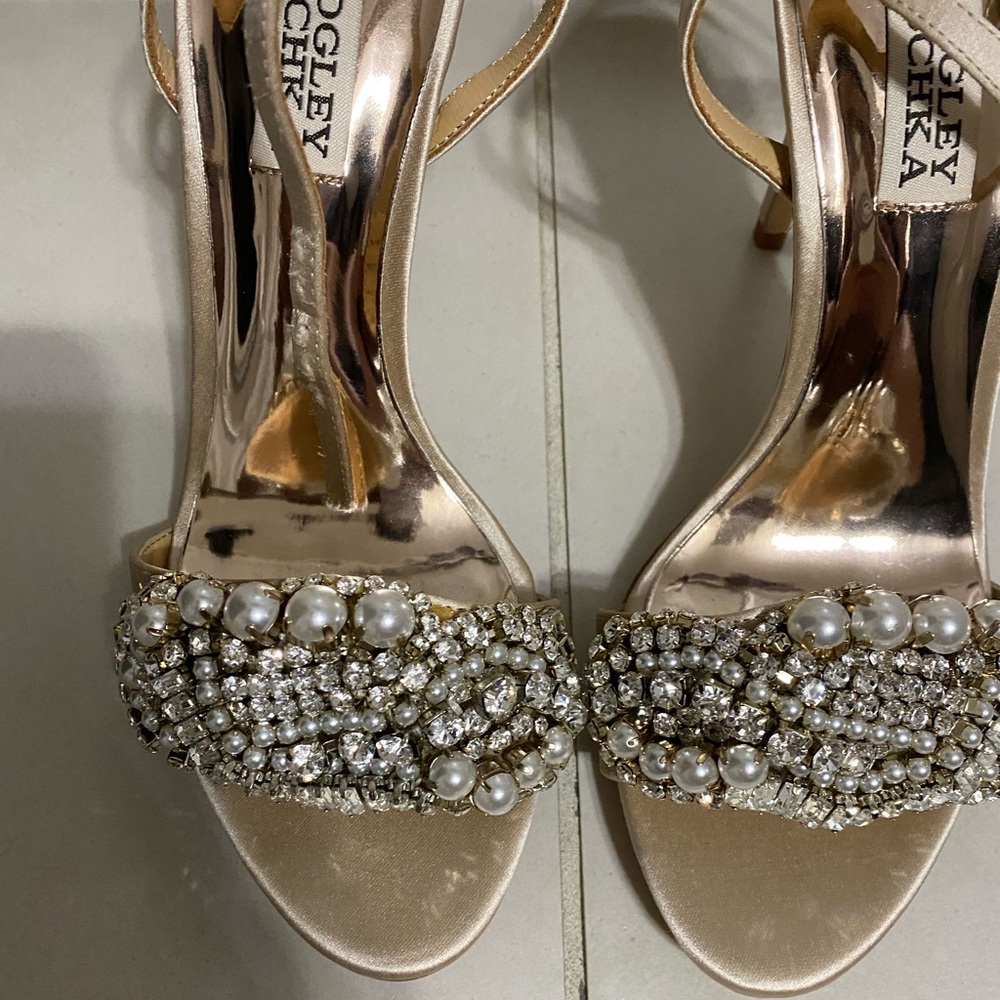 Badgley Mischka 5.5 brand new champagne colored sandals with rhinestone + pearls